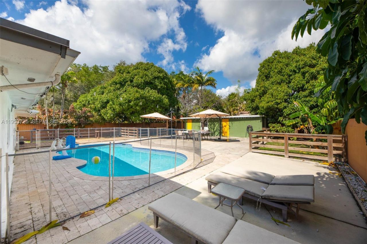 1765 NE 145th St, Miami, FL 33181 Photo