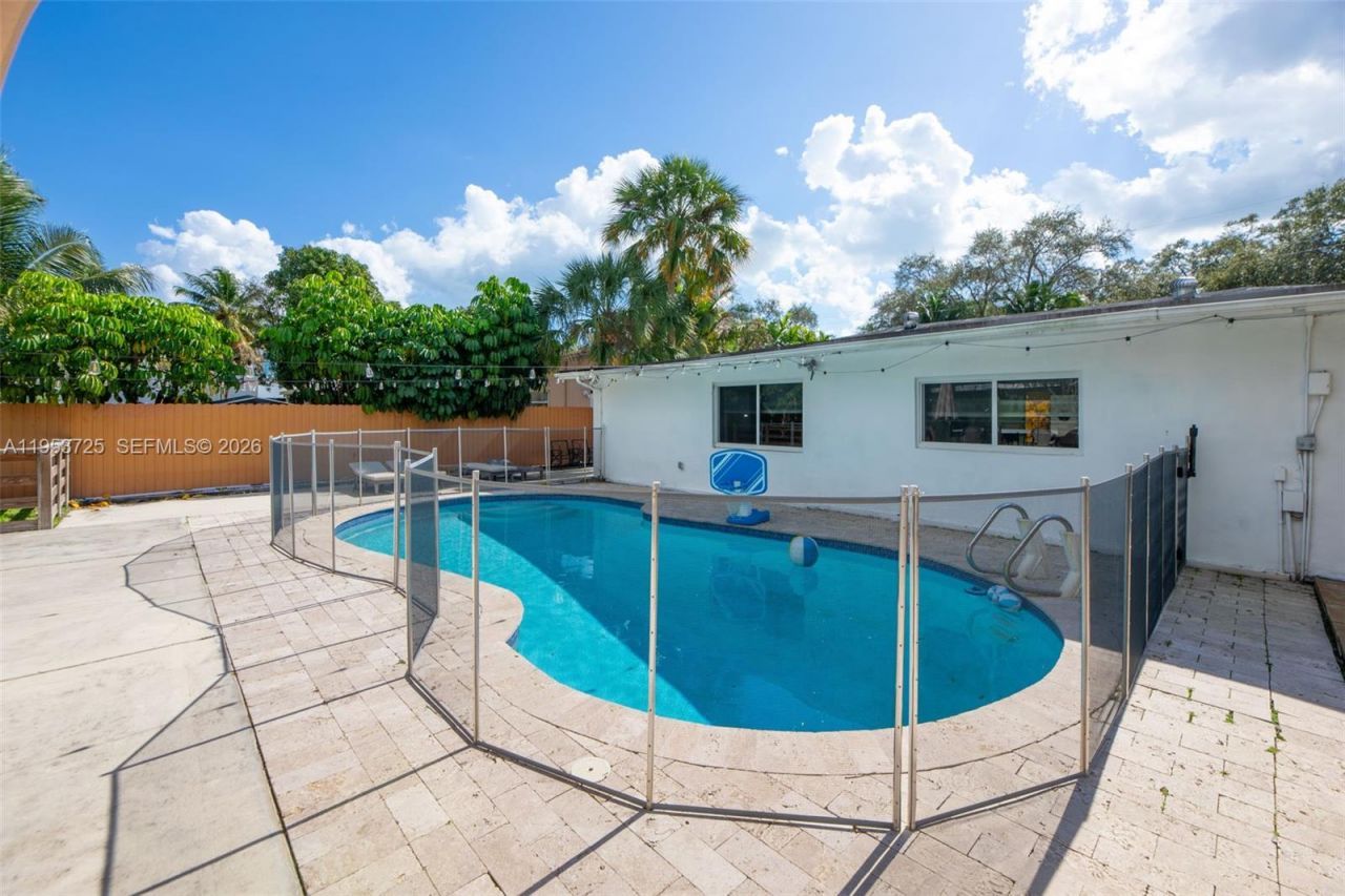 1765 NE 145th St , Miami, FL 33181 Photo