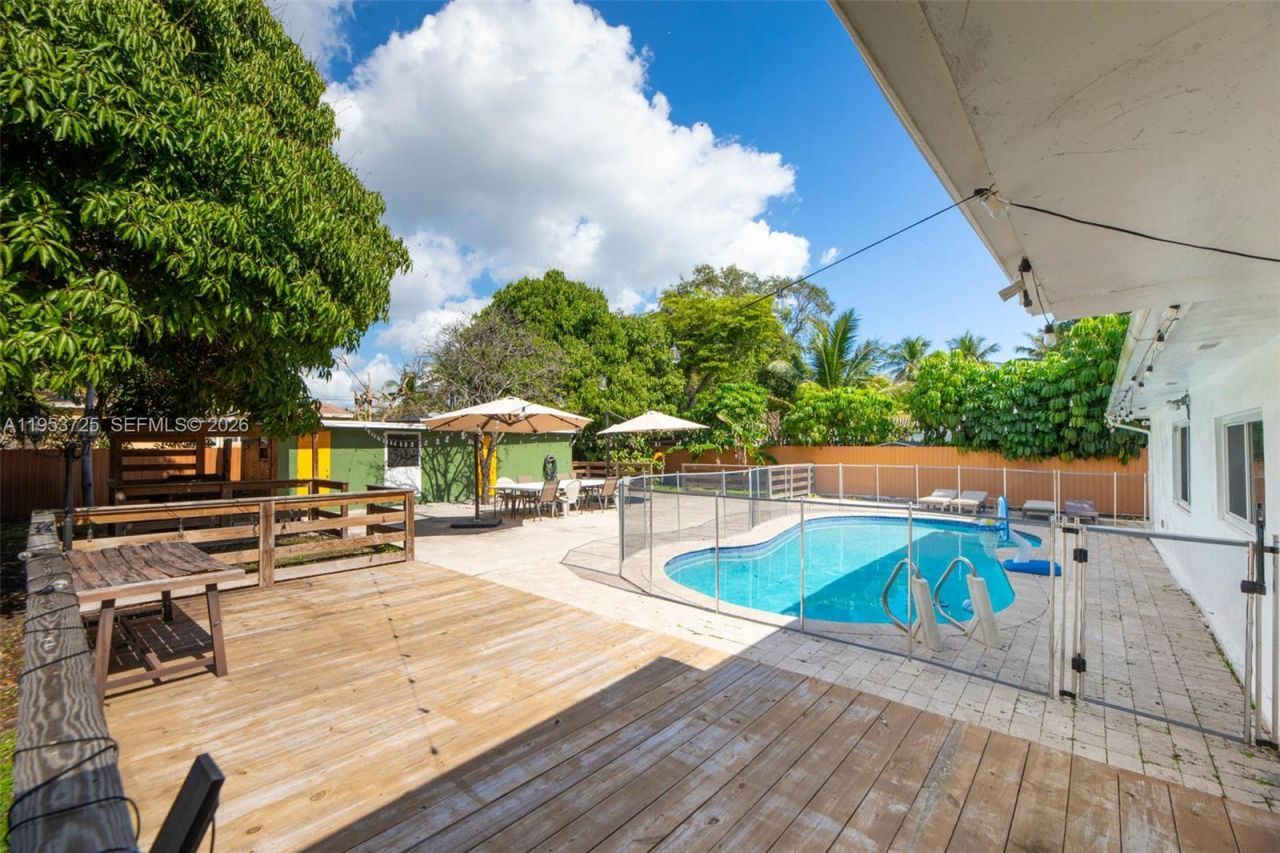 1765 NE 145th St , Miami, FL 33181 Photo