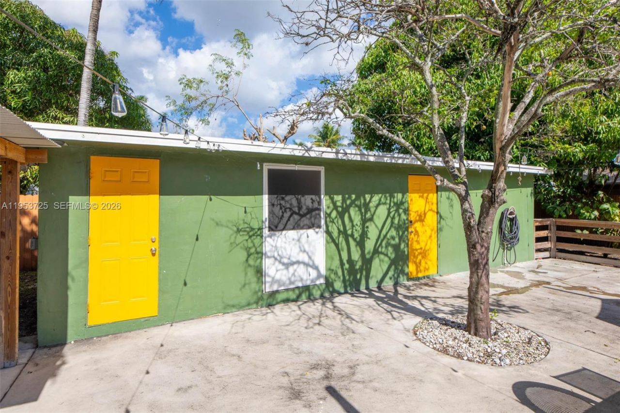 1765 NE 145th St, Miami, FL 33181 Photo