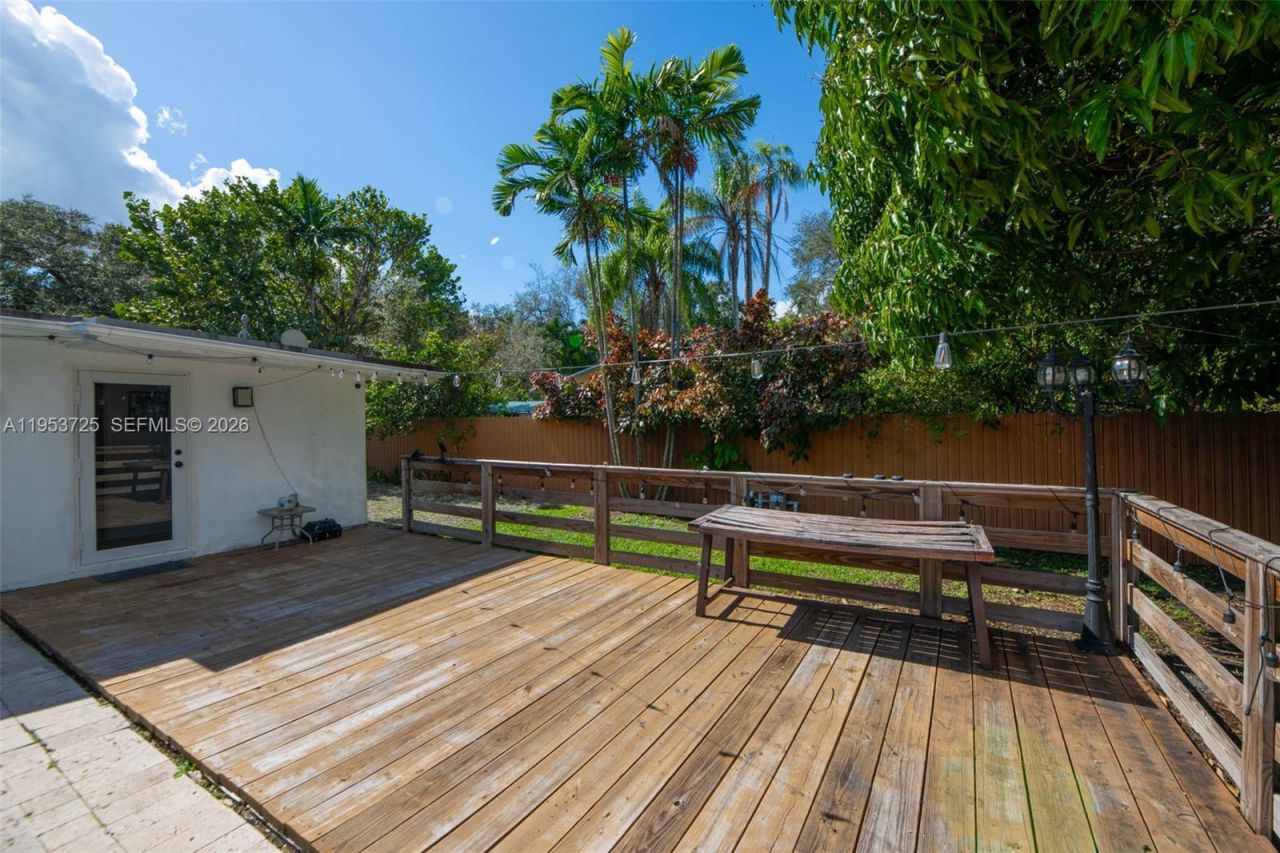 1765 NE 145th St , Miami, FL 33181 Photo