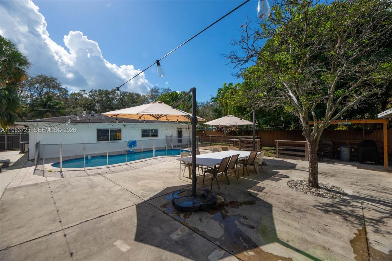 1765 NE 145th St, Miami, FL 33181 Photo