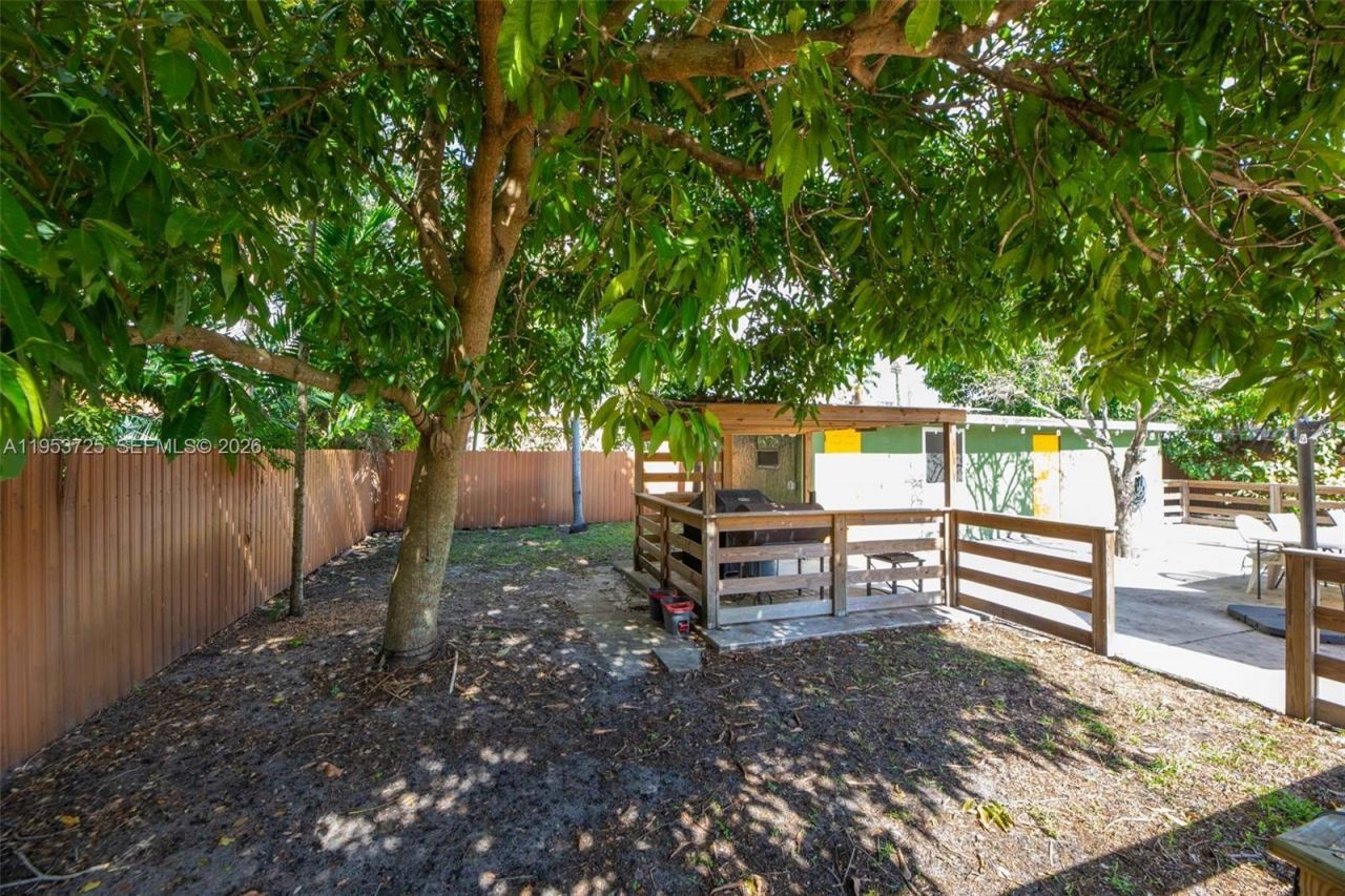 1765 NE 145th St , Miami, FL 33181 Photo