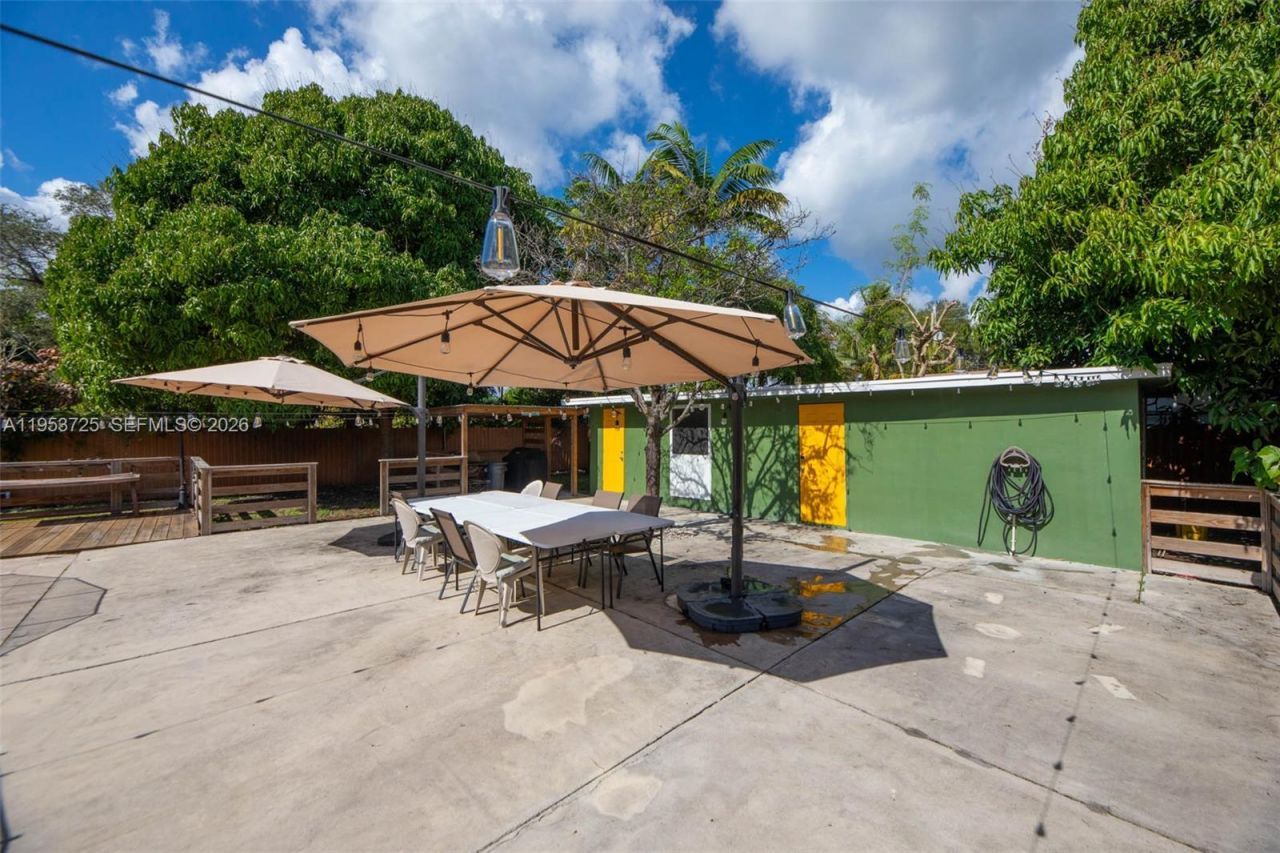 1765 NE 145th St, Miami, FL 33181 Photo