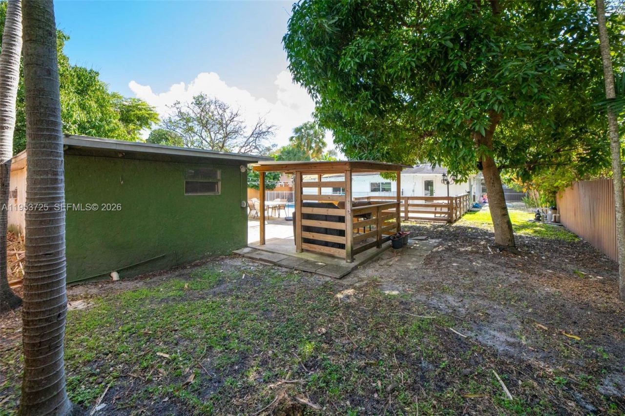 1765 NE 145th St , Miami, FL 33181 Photo