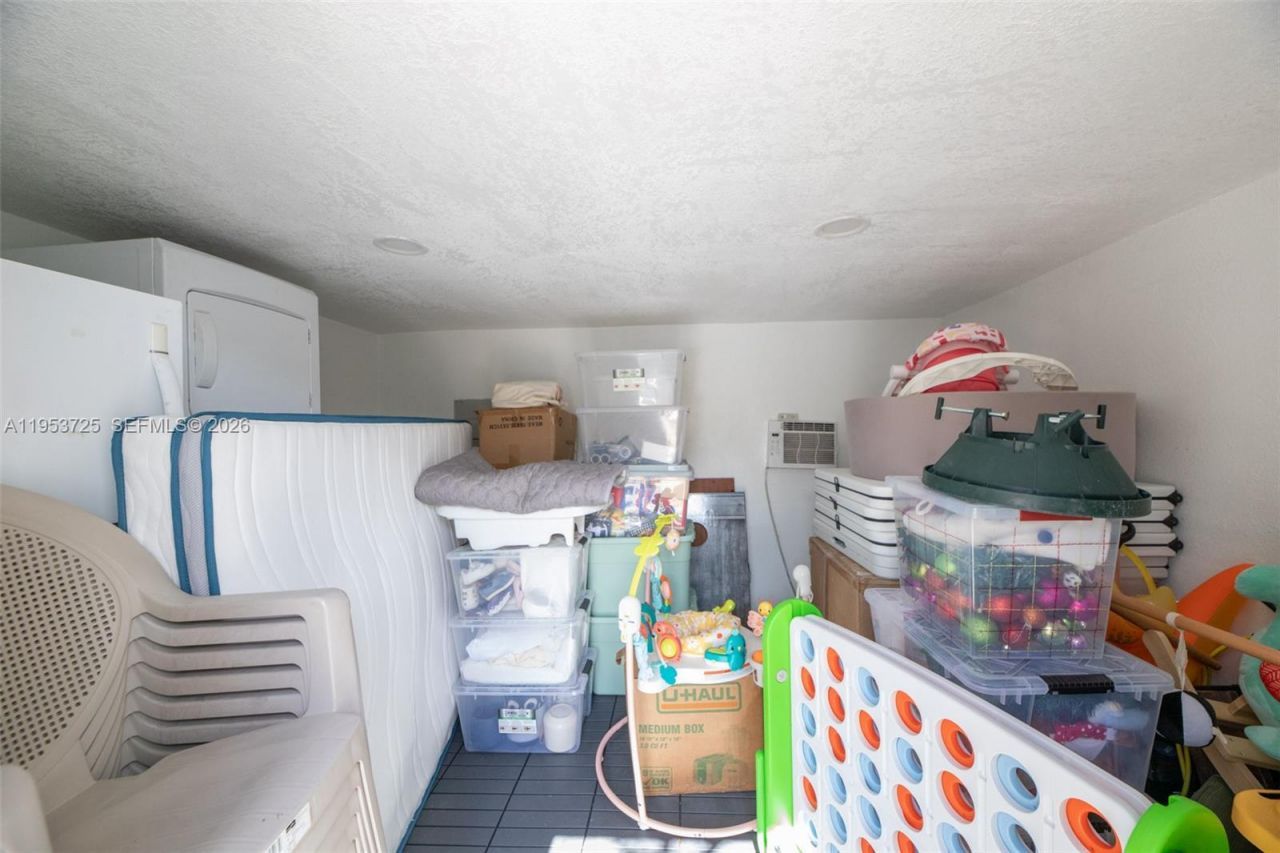 1765 NE 145th St, Miami, FL 33181 Photo