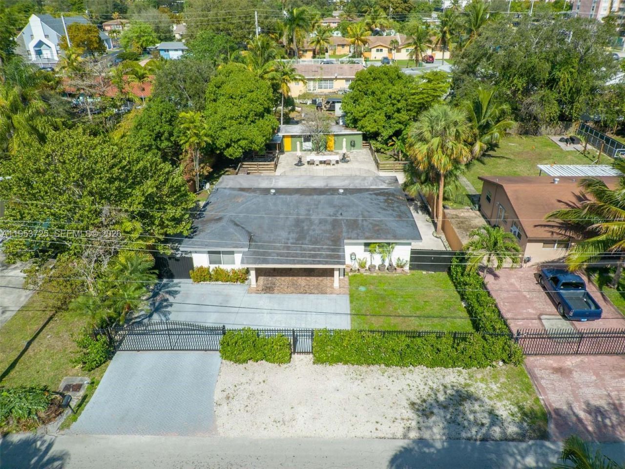 1765 NE 145th St, Miami, FL 33181 Photo