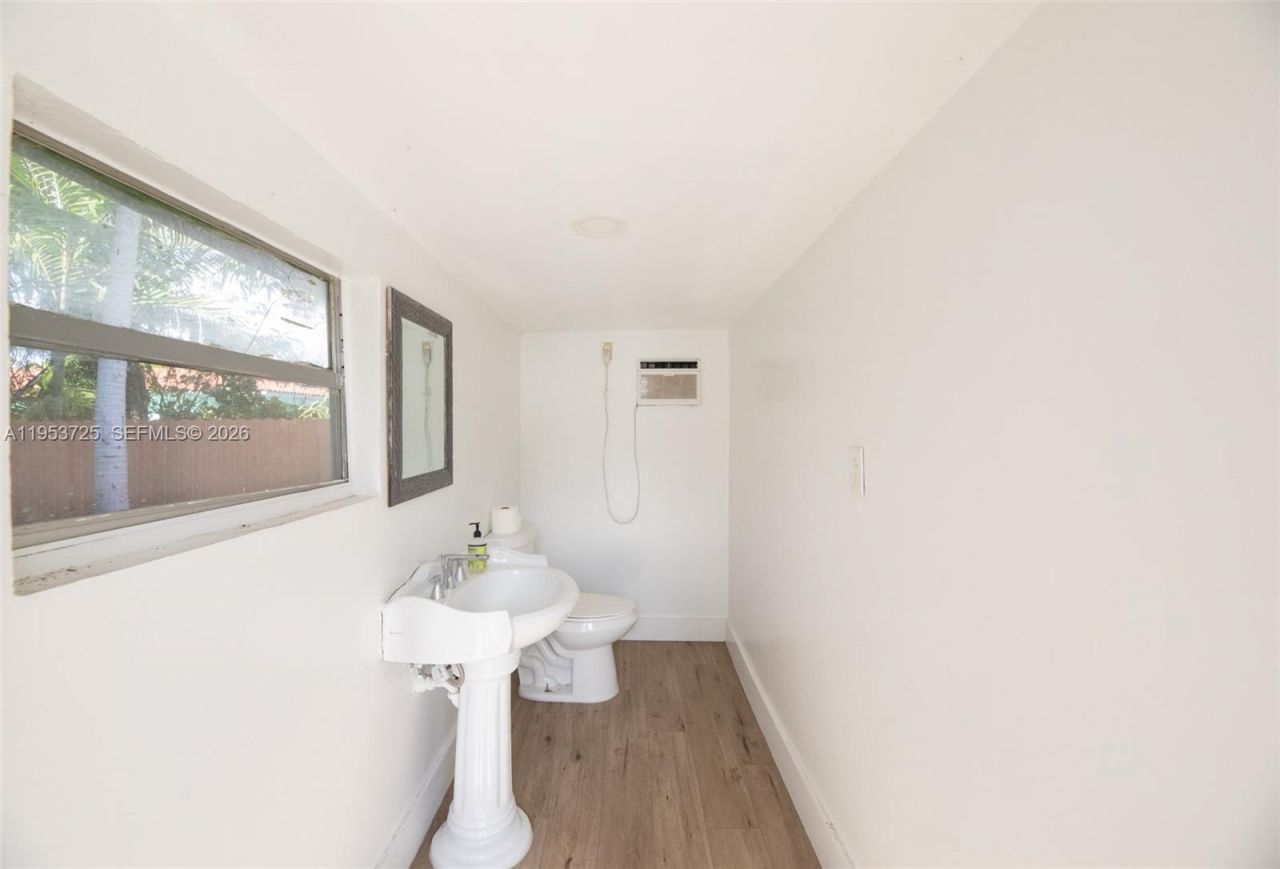 1765 NE 145th St , Miami, FL 33181 Photo