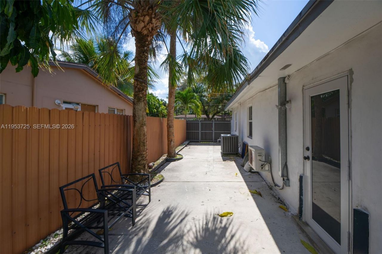 1765 NE 145th St , Miami, FL 33181 Photo