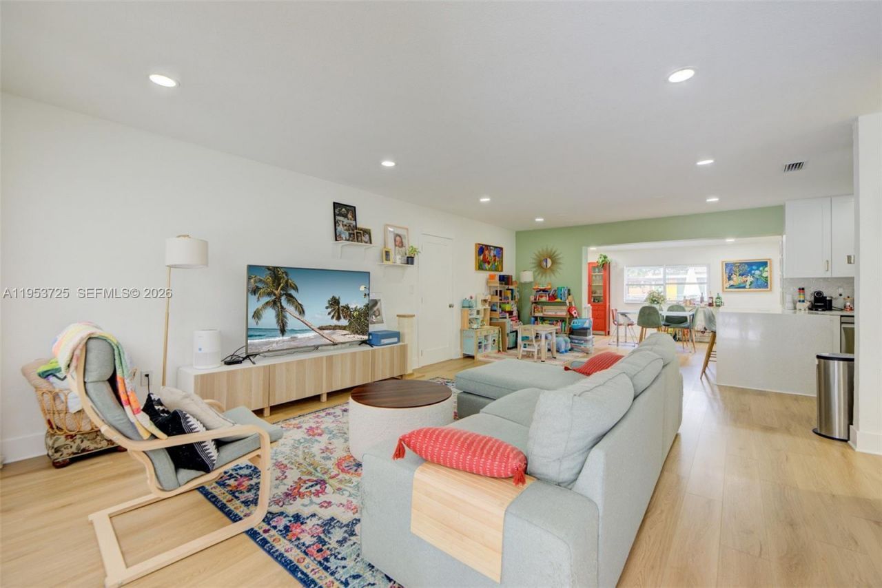 1765 NE 145th St, Miami, FL 33181 Photo