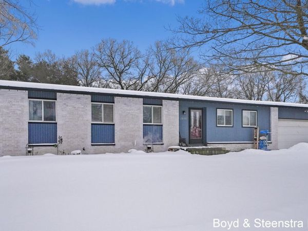 2854 Northville Drive NE, Grand Rapids, MI 49525