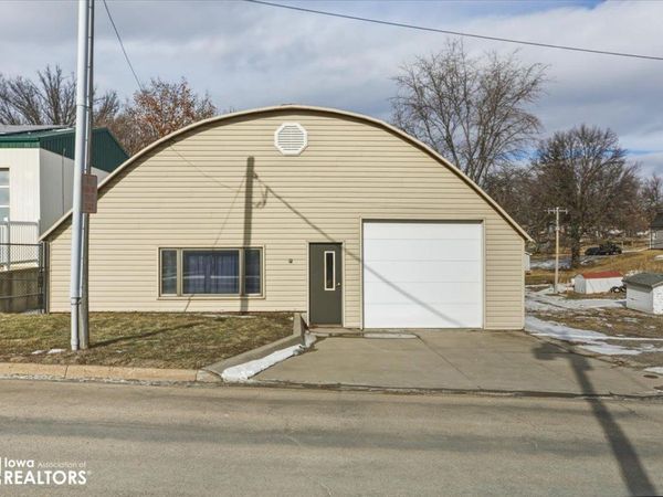 216 E 2nd Street, Brooklyn, IA 52211