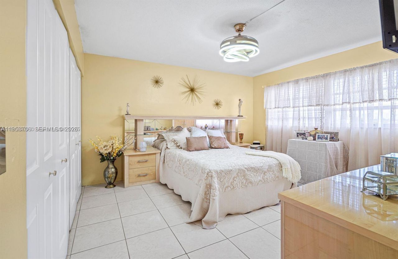 180 NE 12th Ave, Unit 14E, Hallandale Beach, FL 33009 Photo