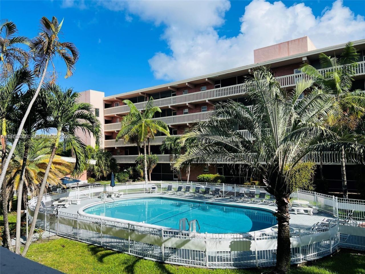 180 NE 12th Ave, Unit 14E, Hallandale Beach, FL 33009 Photo