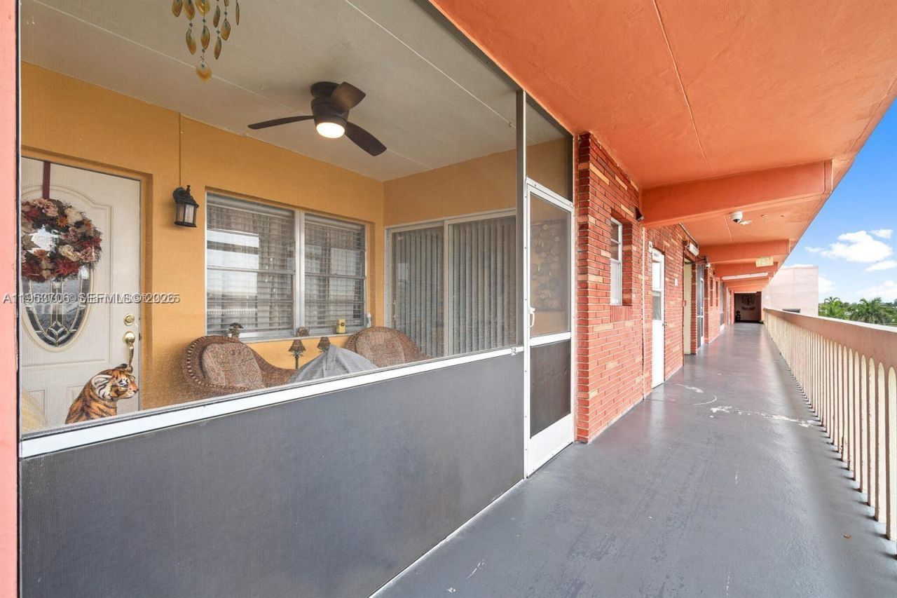 180 NE 12th Ave, Unit 14E, Hallandale Beach, FL 33009 Photo