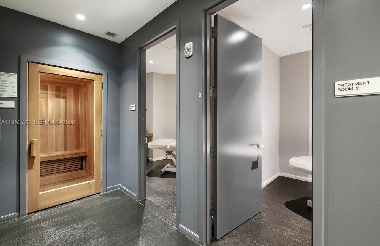 1300 Brickell Bay Dr, Unit 2504, Miami, FL 33131 Photo