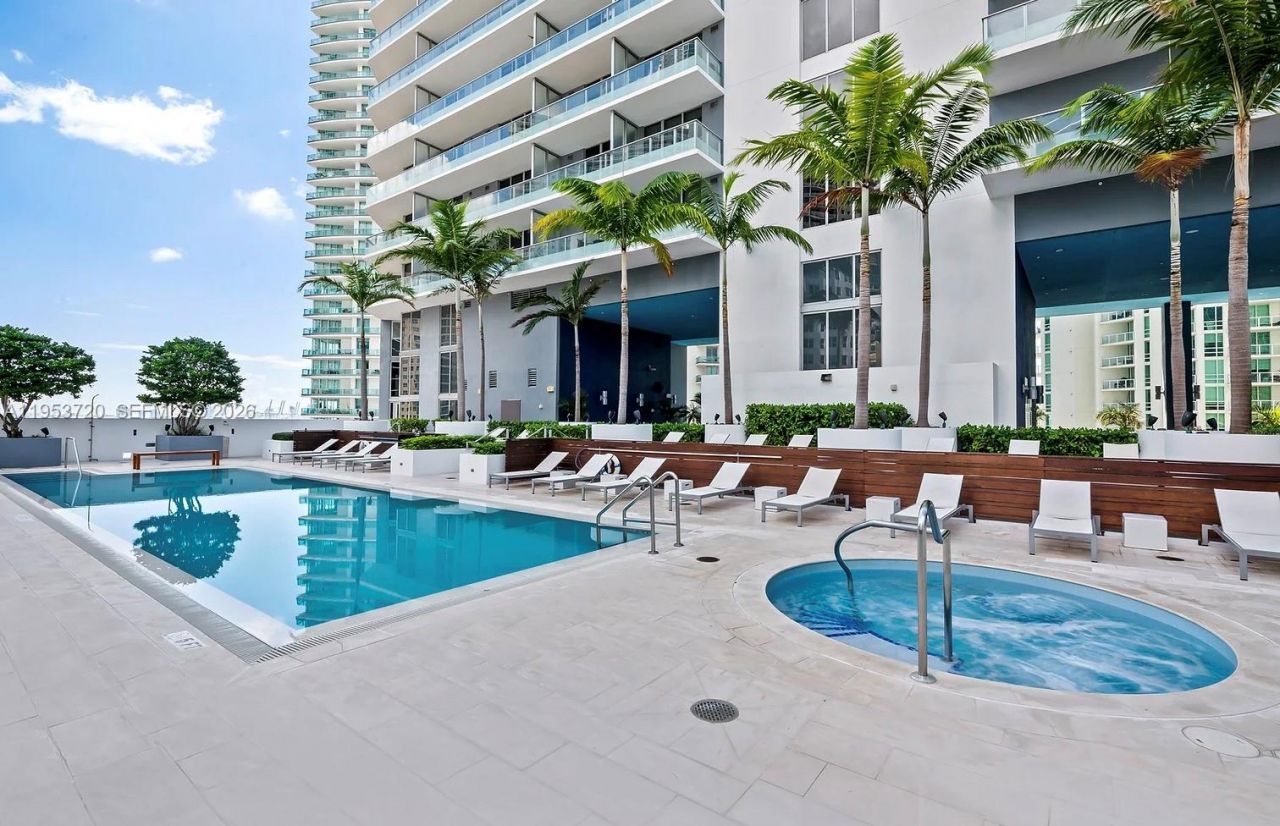 1300 Brickell Bay Dr, Unit 2504, Miami, FL 33131 Photo