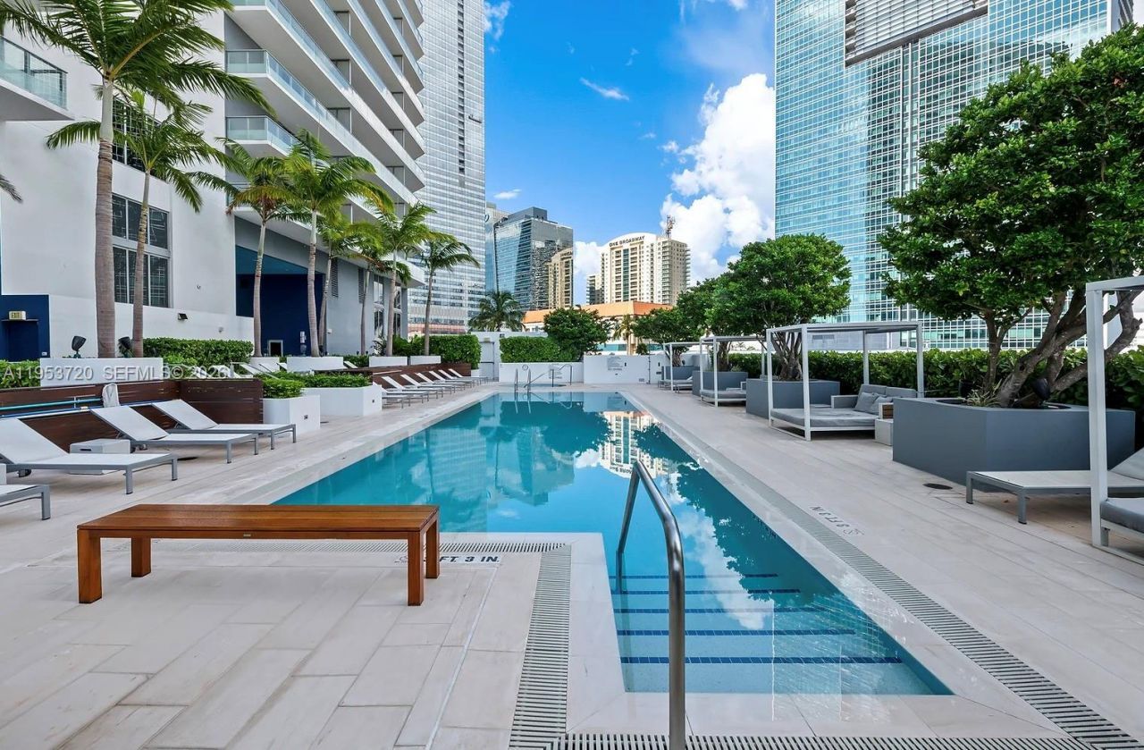 1300 Brickell Bay Dr, Unit 2504, Miami, FL 33131 Photo