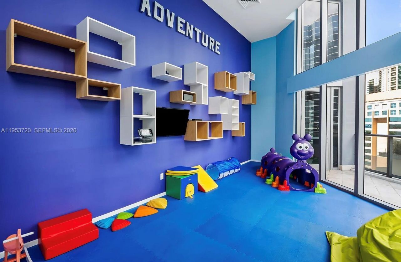 1300 Brickell Bay Dr, Unit 2504, Miami, FL 33131 Photo