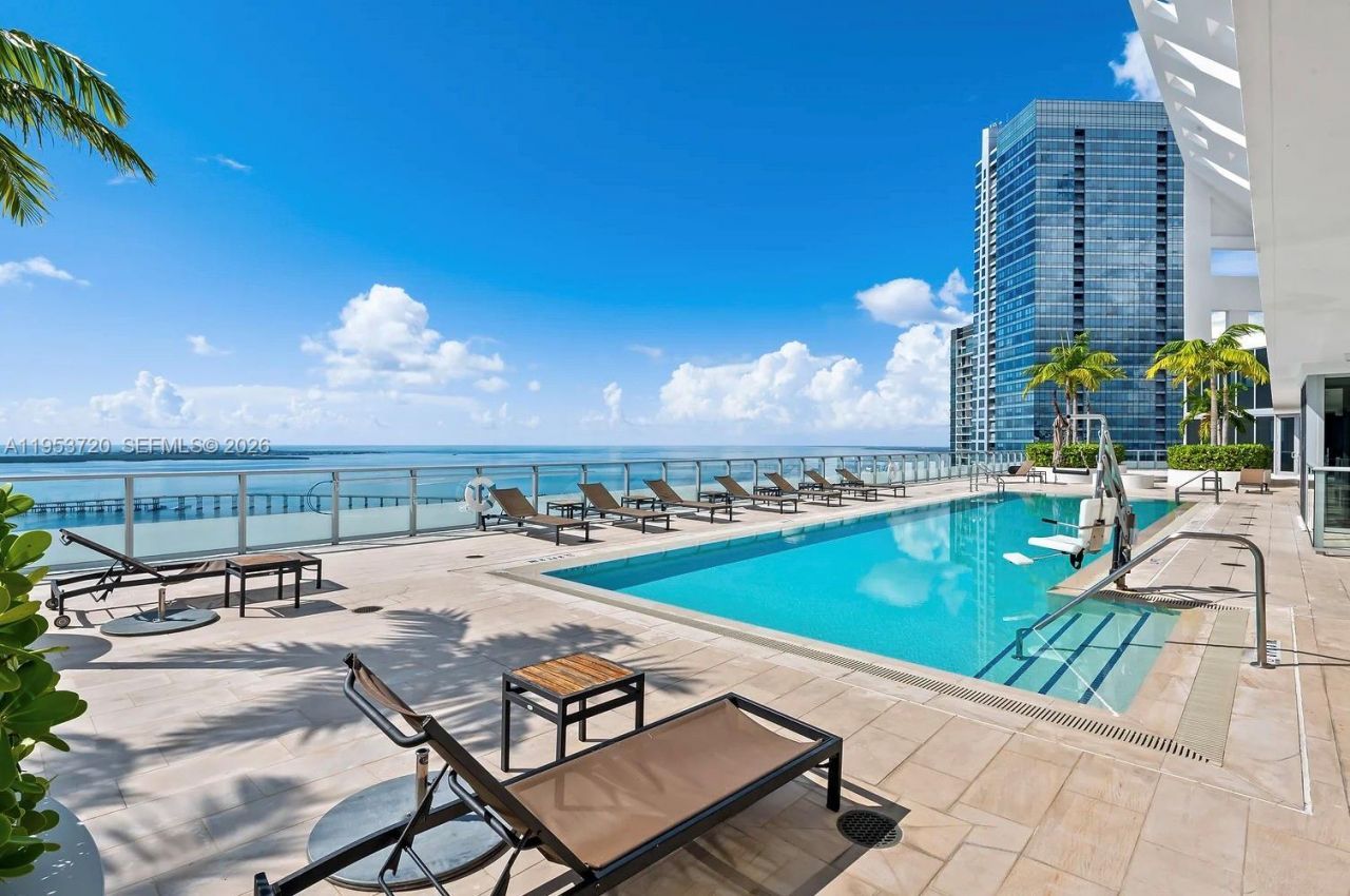 1300 Brickell Bay Dr, Unit 2504, Miami, FL 33131 Photo