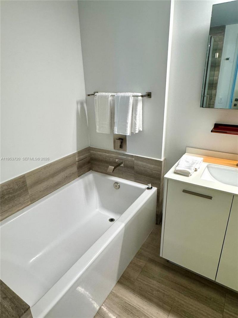 1300 Brickell Bay Dr, Unit 2504, Miami, FL 33131 Photo