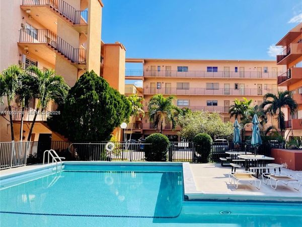 1950 W 54th St, Unit 316, Hialeah, FL 33012