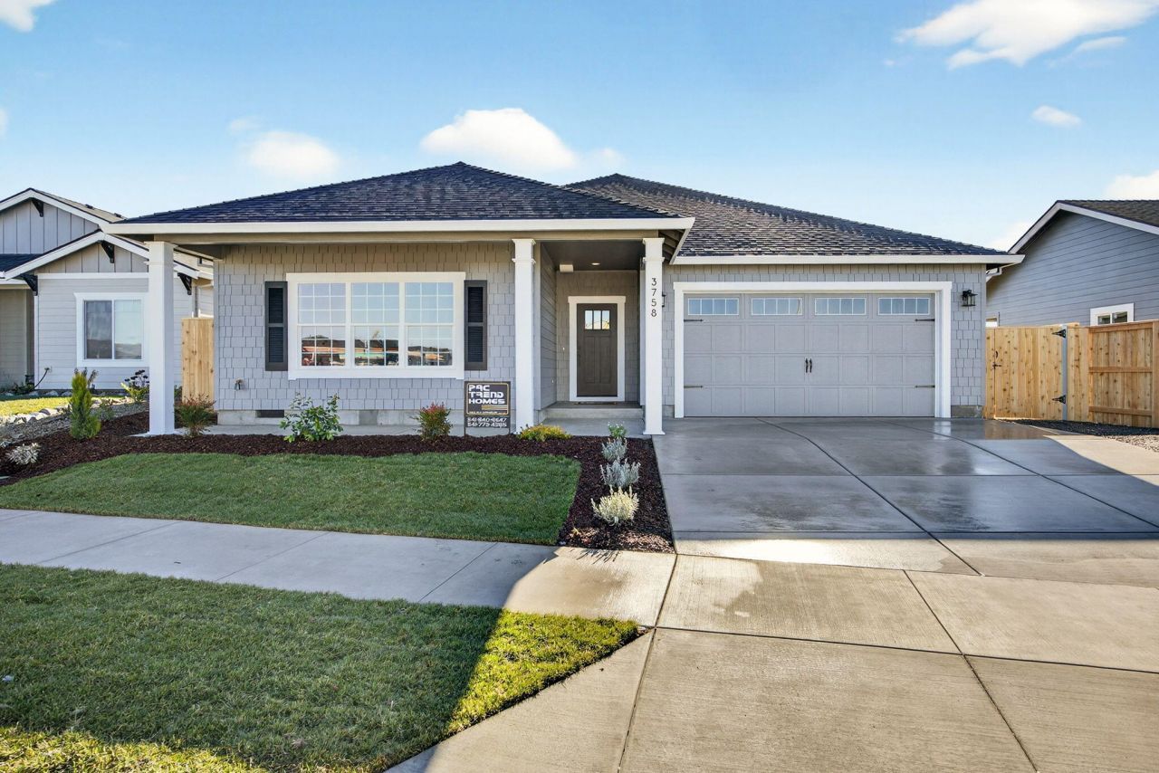 3758 Carlin Drive, Medford, OR 97504 Main Photo