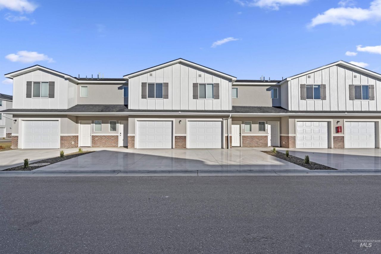 5664 E Surfers Point Lane, Nampa, ID 83687 Main Photo