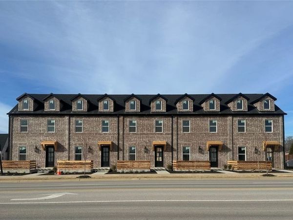 5902-5910 S Bellview Road, Rogers, AR 72758