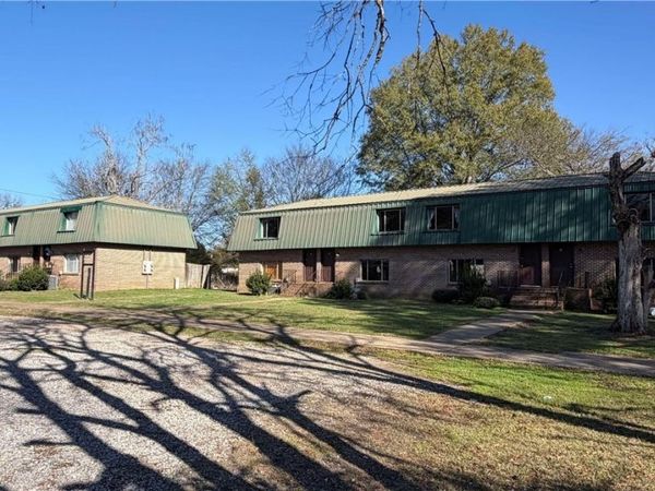 607 S Mobile Street , Linden, AL 36748