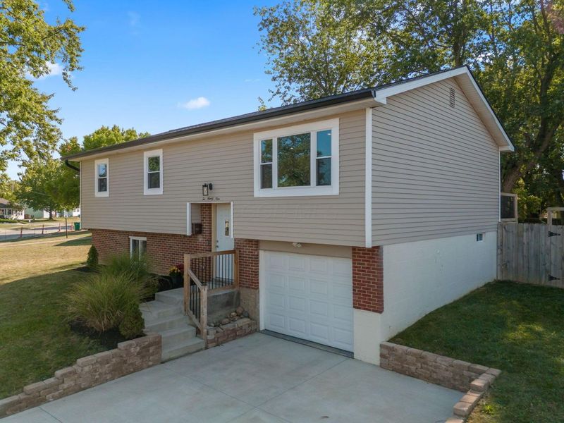 299 Lombard Road , Columbus, OH 43228 Photo 3