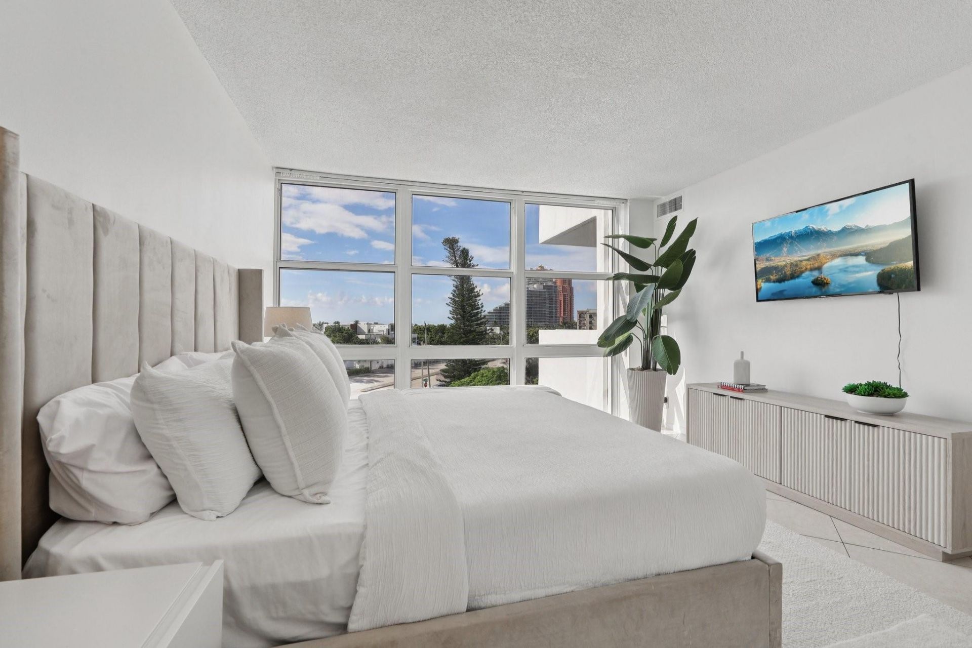 2701 N Ocean Boulevard, Unit 4C, Fort Lauderdale, FL 33308 Photo