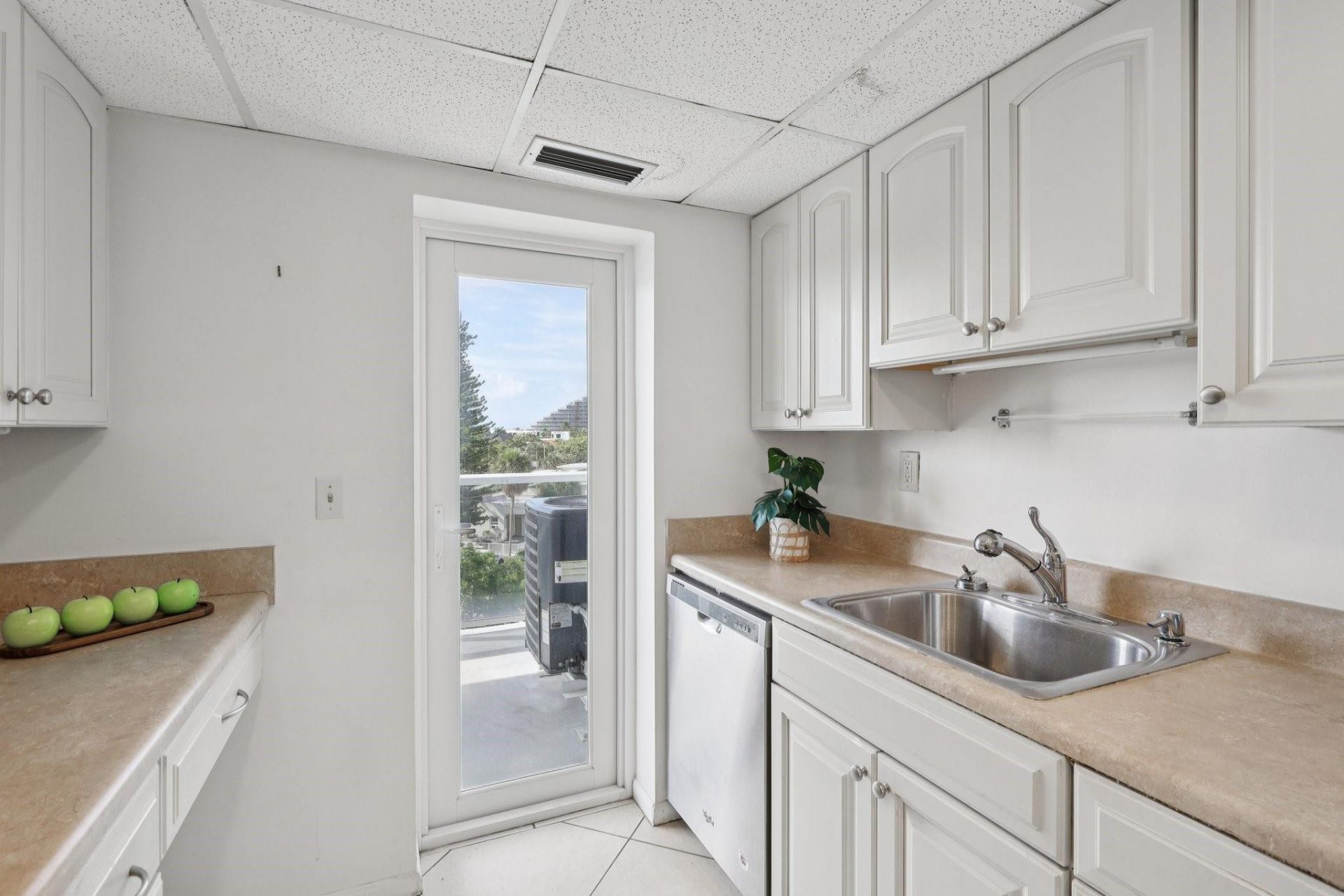 2701 N Ocean Boulevard, Unit 4C, Fort Lauderdale, FL 33308 Photo