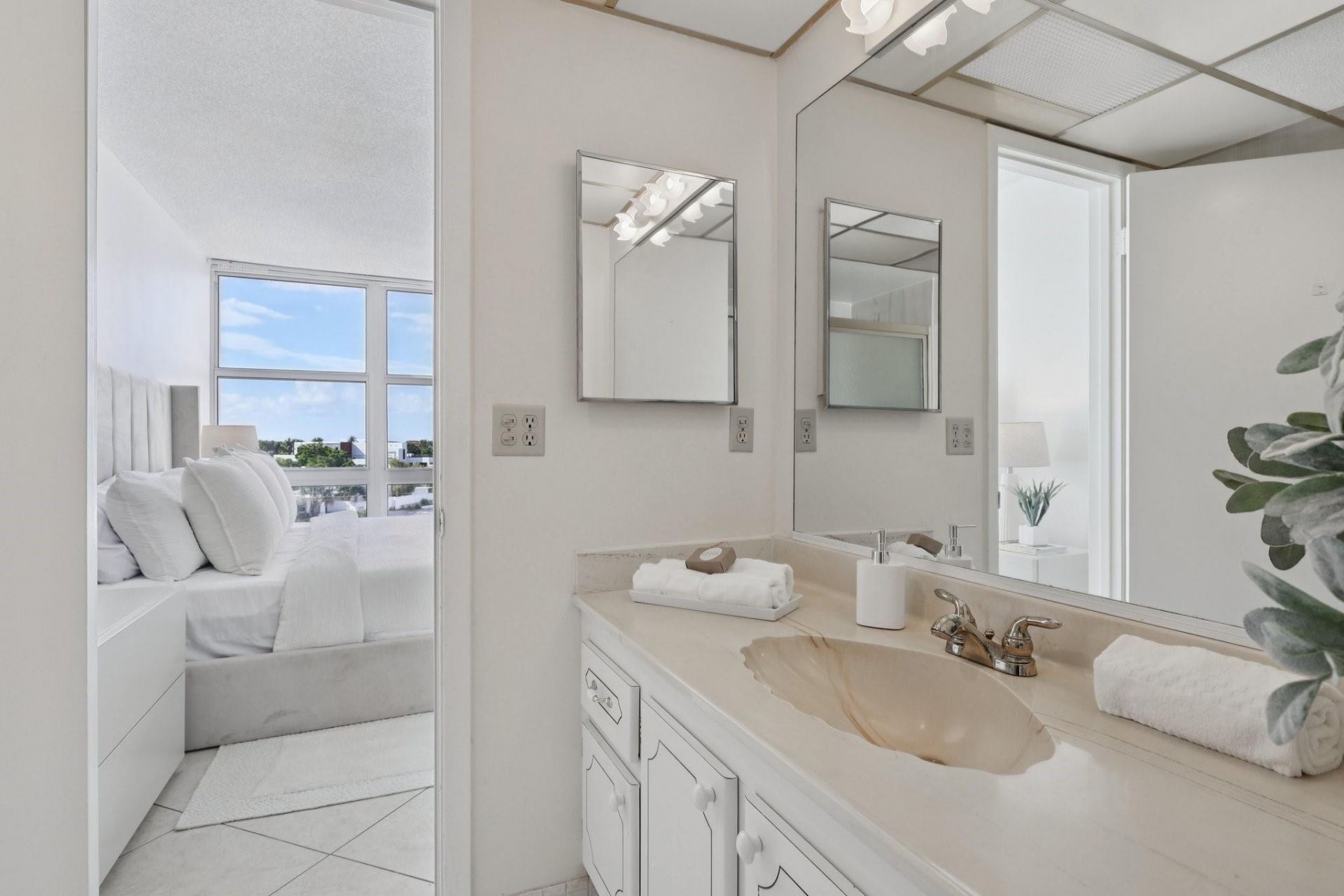2701 N Ocean Boulevard, Unit 4C, Fort Lauderdale, FL 33308 Photo