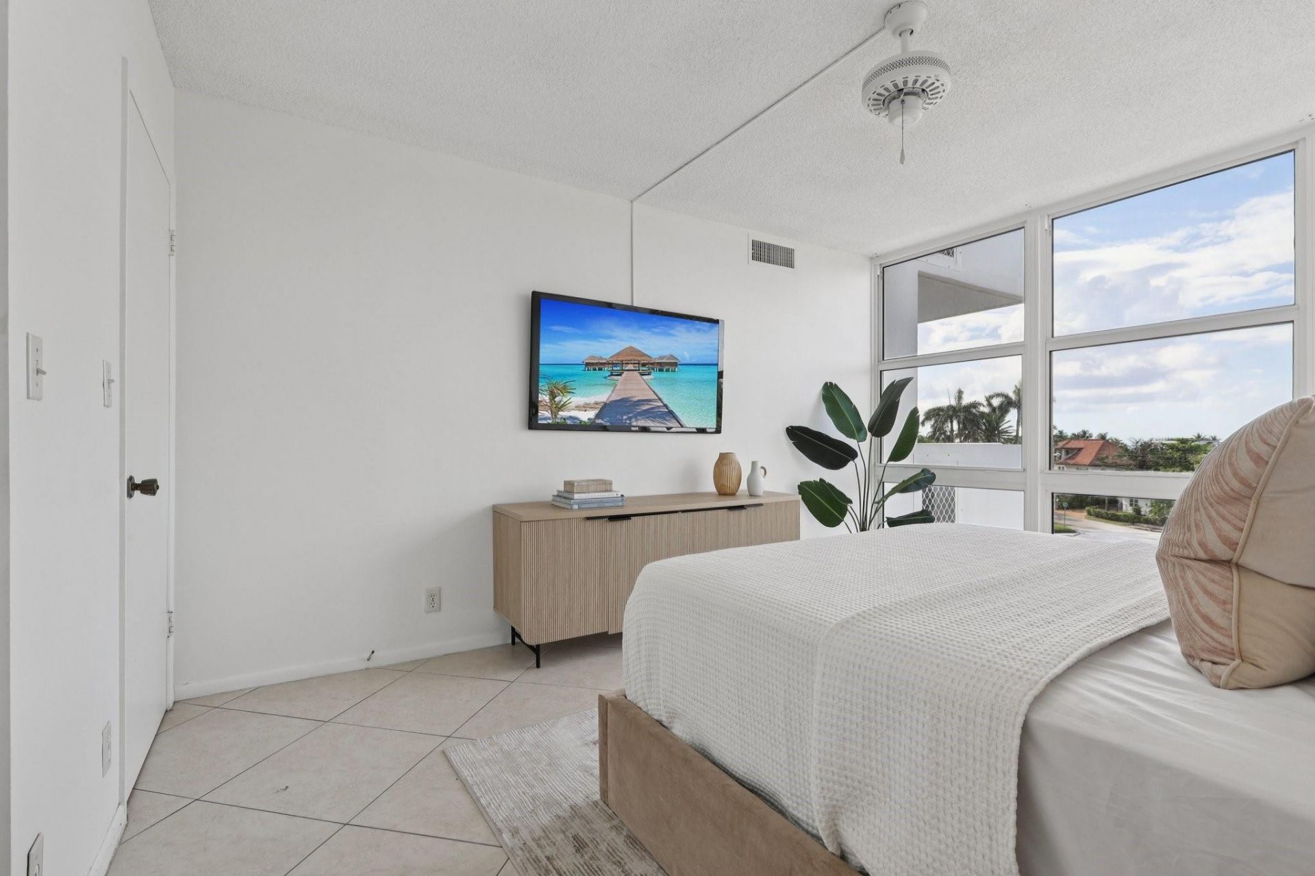 2701 N Ocean Boulevard, Unit 4C, Fort Lauderdale, FL 33308 Photo