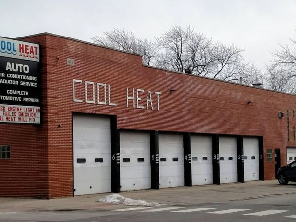 2859 W Montrose Avenue, Chicago, IL 60618