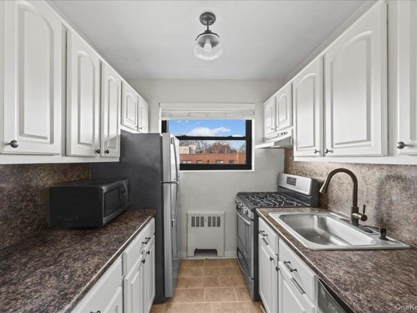 20 Shady Glen Court, Unit 3A, New Rochelle, NY 10805