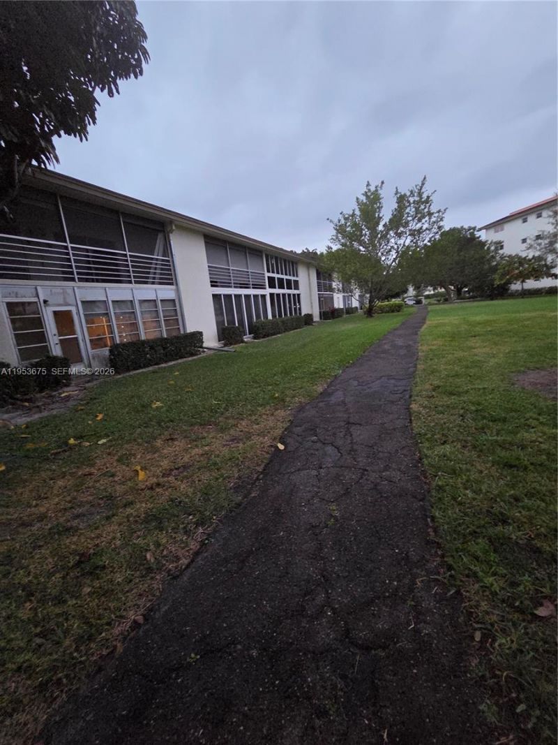 2805 Victoria Way , Unit H2, Coconut Creek, FL 33066 Photo