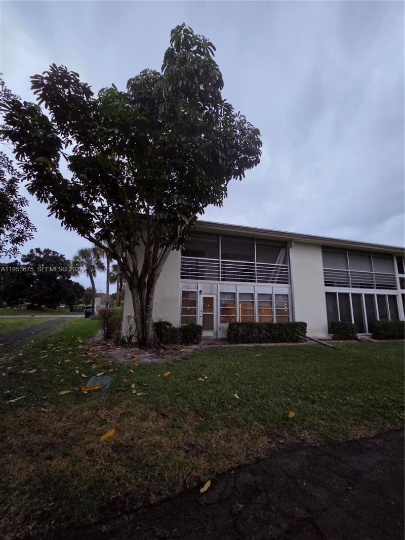 2805 Victoria Way , Unit H2, Coconut Creek, FL 33066 Photo