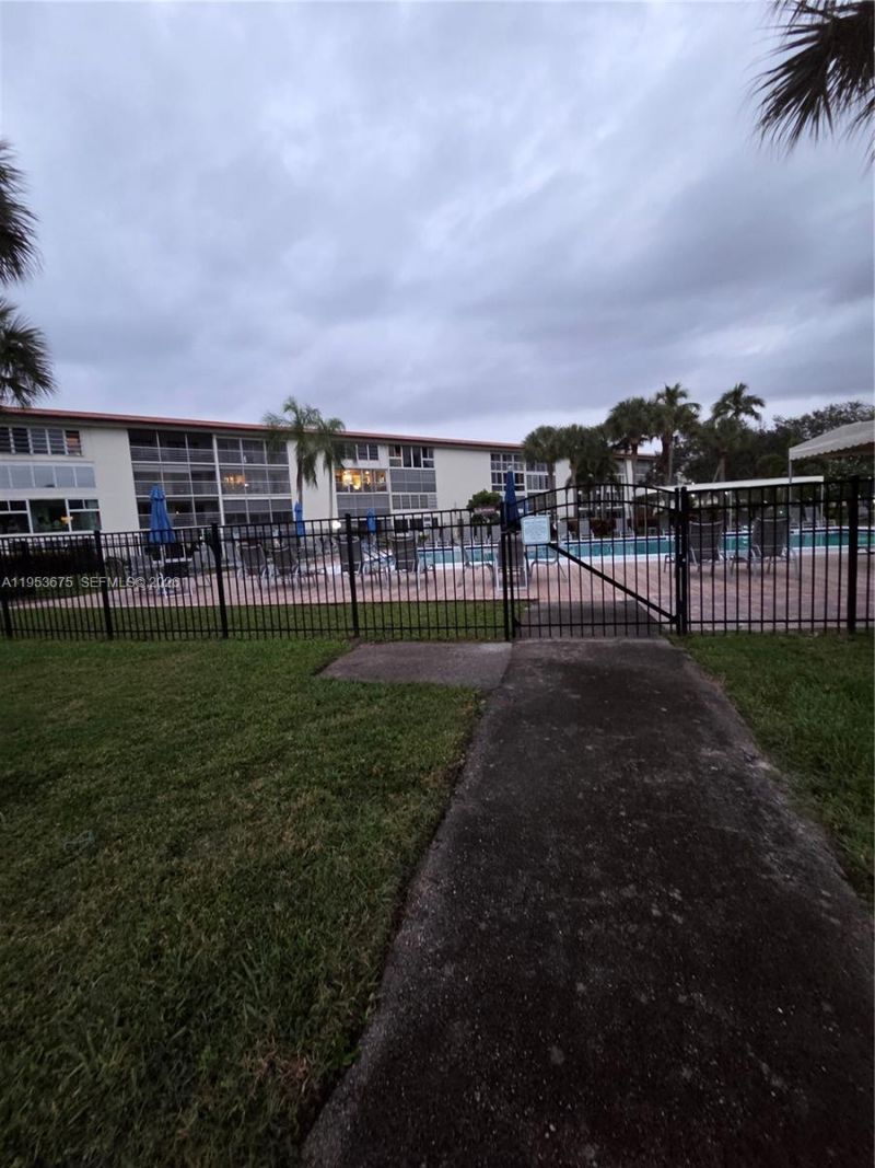 2805 Victoria Way , Unit H2, Coconut Creek, FL 33066 Photo