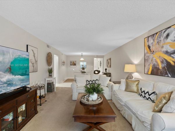 2004 Granada Dr, Unit O2, Coconut Creek, FL 33066