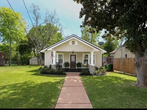 714 E Neches, Palestine, TX 75801