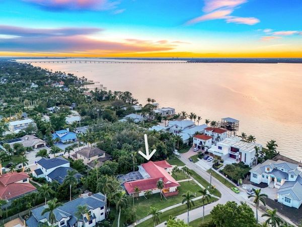 2943 Valencia Way, Fort Myers, FL 33901