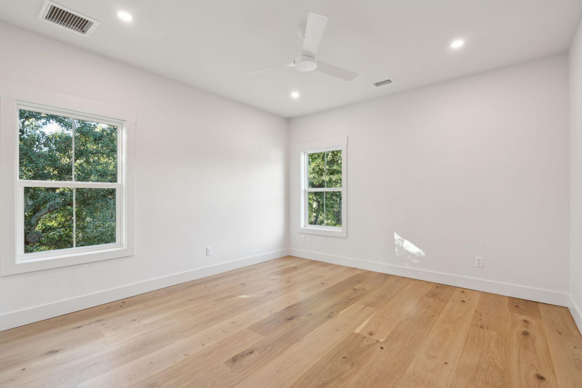 362 6th Avenue Photo 49