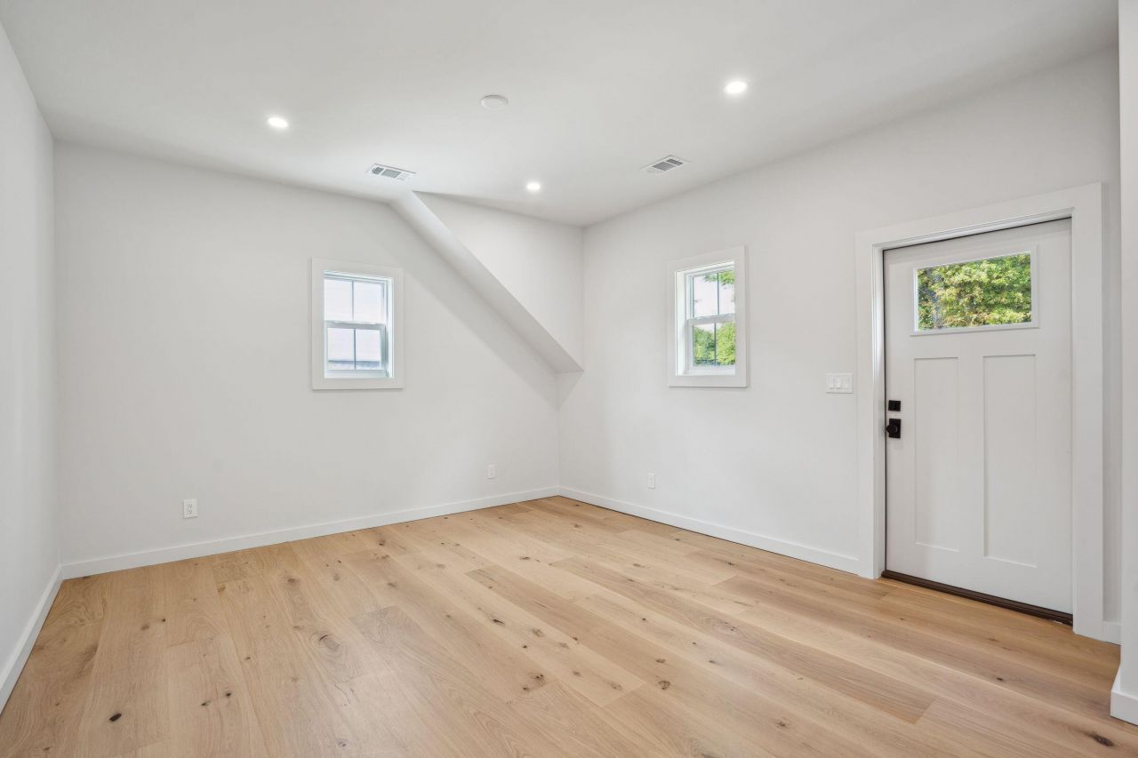 362 6th Avenue Photo 56