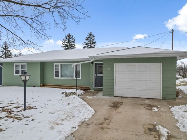 829 S Hill Street, Fountain City, WI 54629