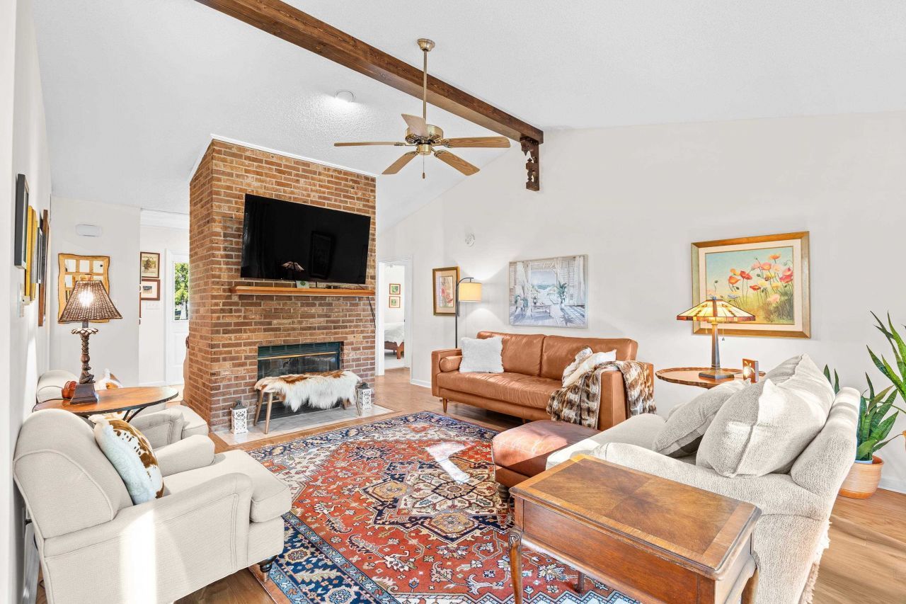 1041 Bear Lake Dr. Photo 11