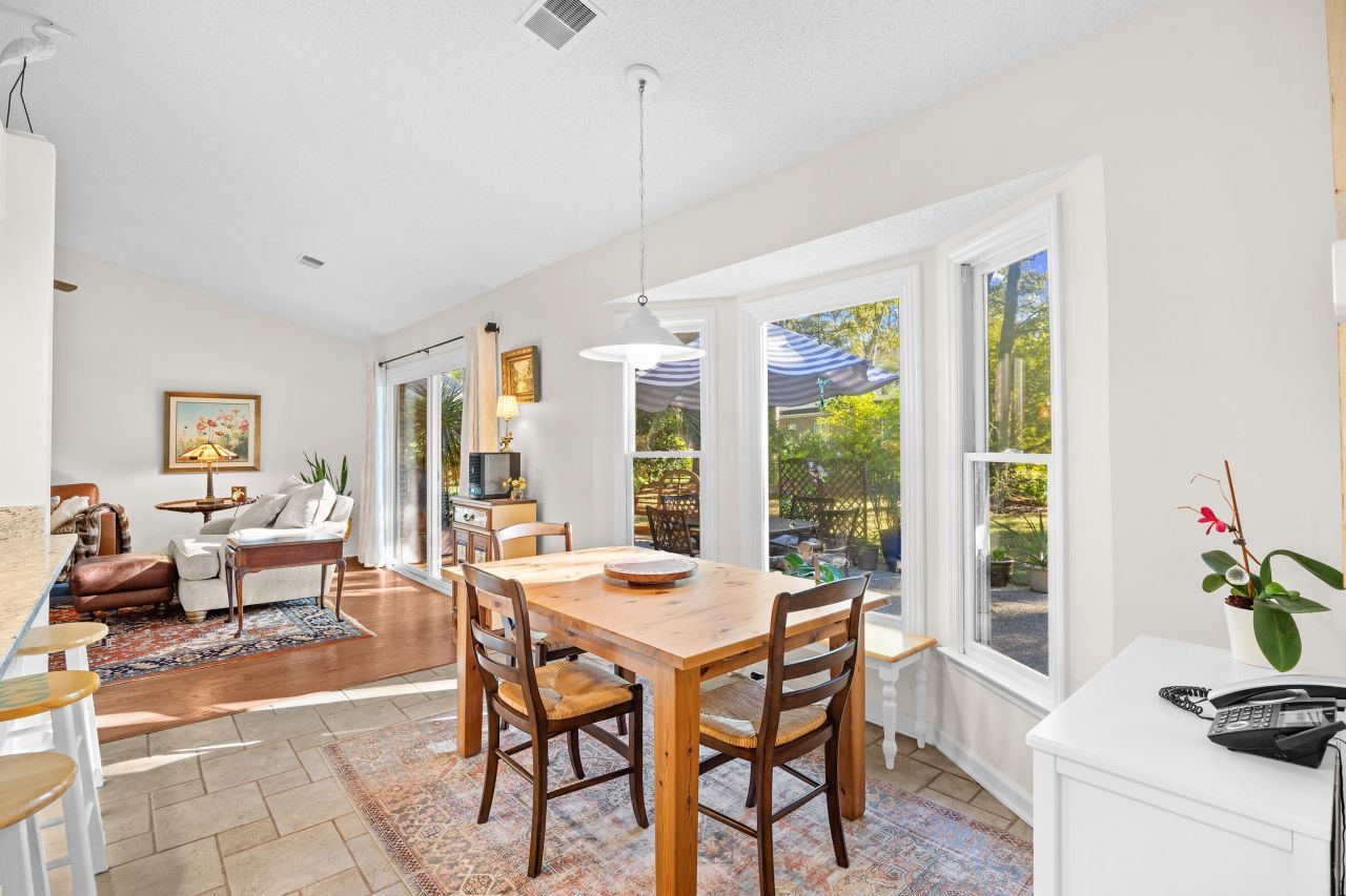 1041 Bear Lake Dr. Photo 15