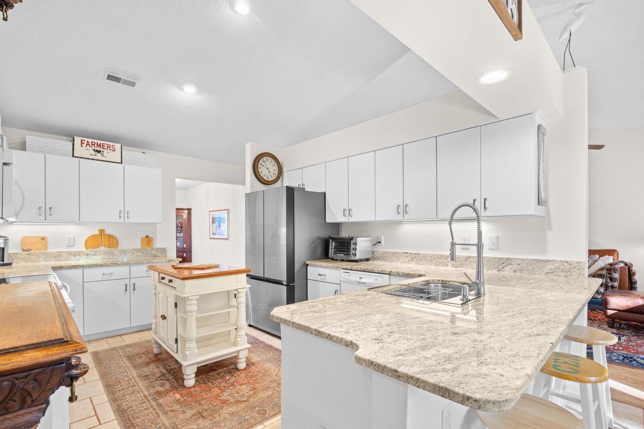 1041 Bear Lake Dr. Photo 17