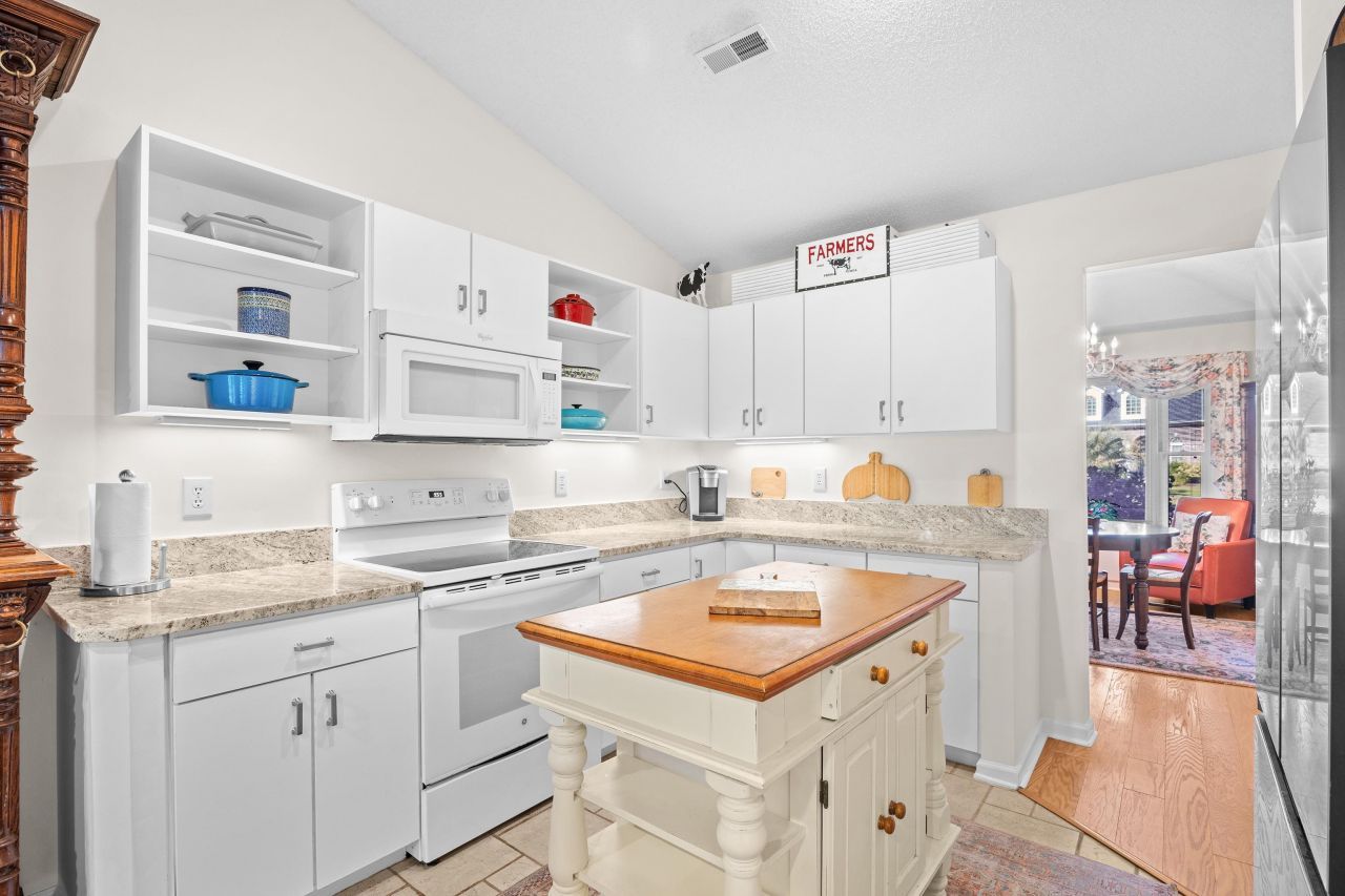 1041 Bear Lake Dr. Photo 19